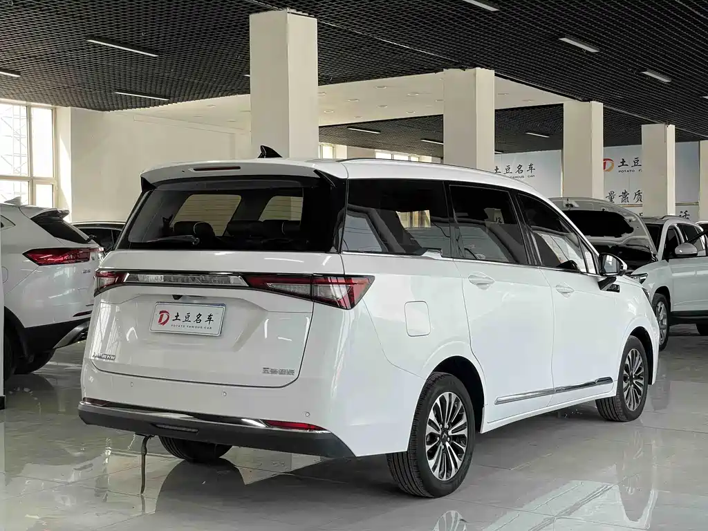Wuling Jiachen — фото 6