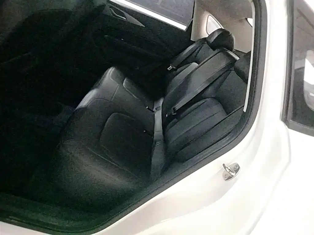 Wuling Wuling E5 — фото 16