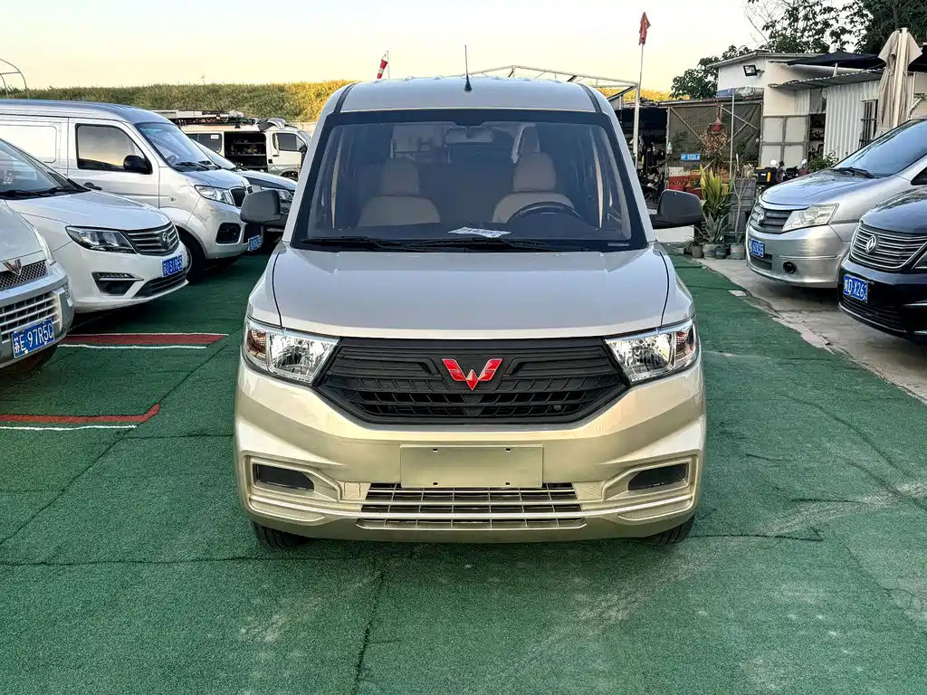 Wuling Hongguang V — фото 2