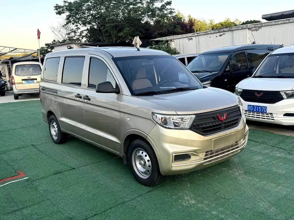 Wuling Hongguang V — фото 3