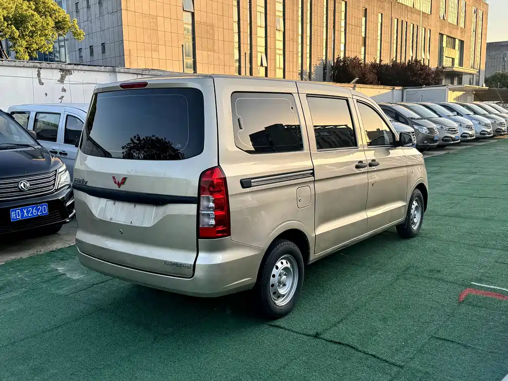Wuling Hongguang V — фото 4