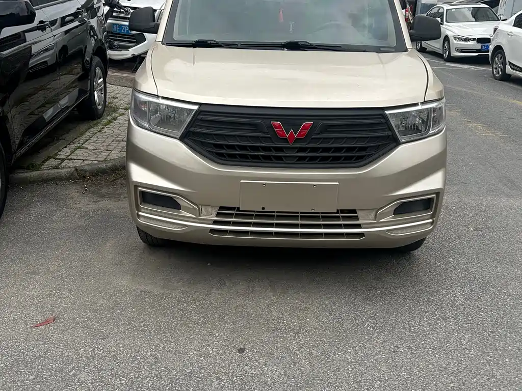 Wuling Hongguang V — фото 2