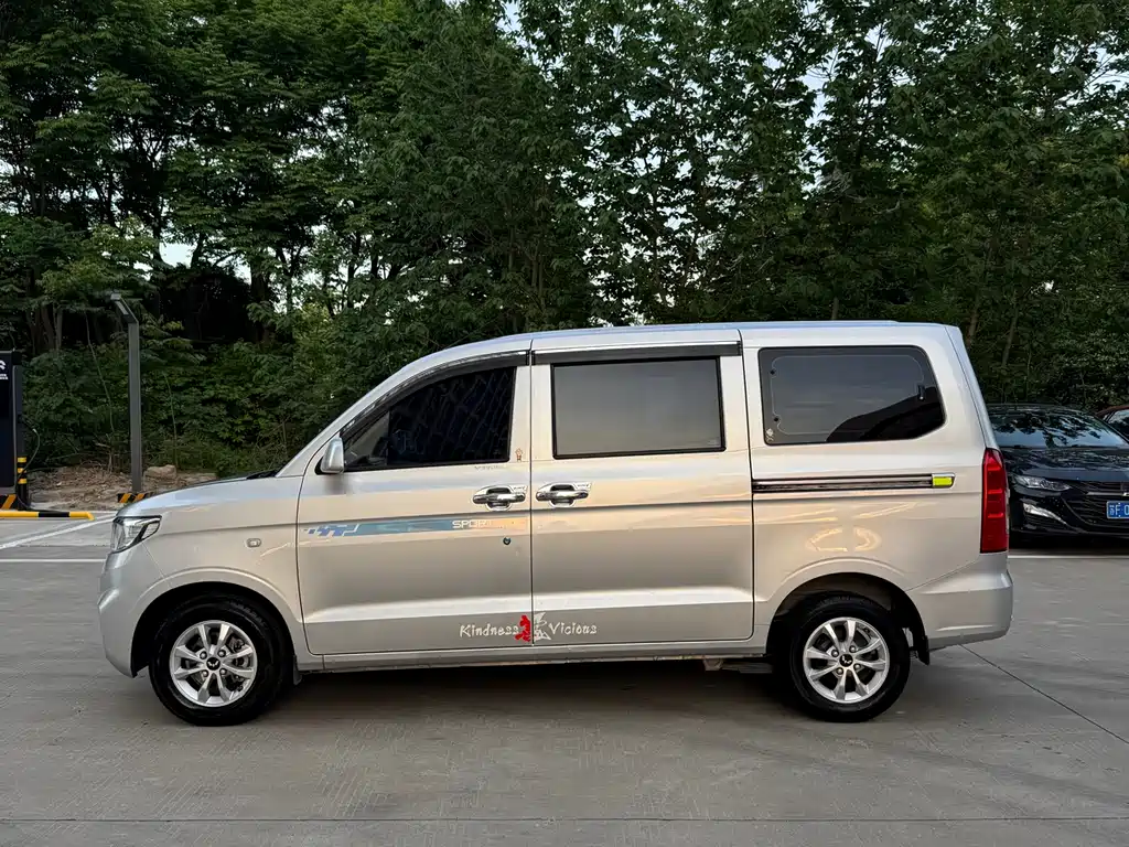 Wuling Hongguang V — фото 3