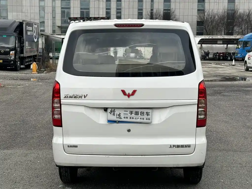 Wuling Hongguang V — фото 6