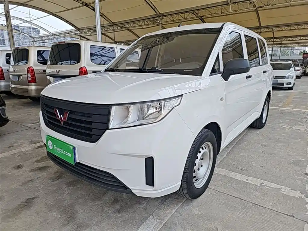 Wuling Hongguang PLUS — фото 2