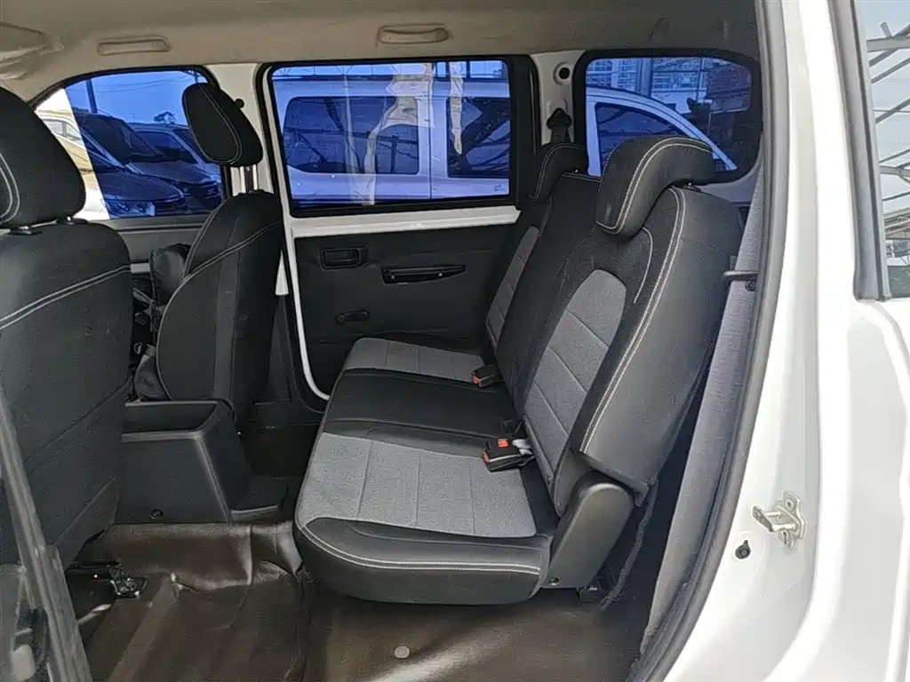 Wuling Hongguang PLUS — фото 17