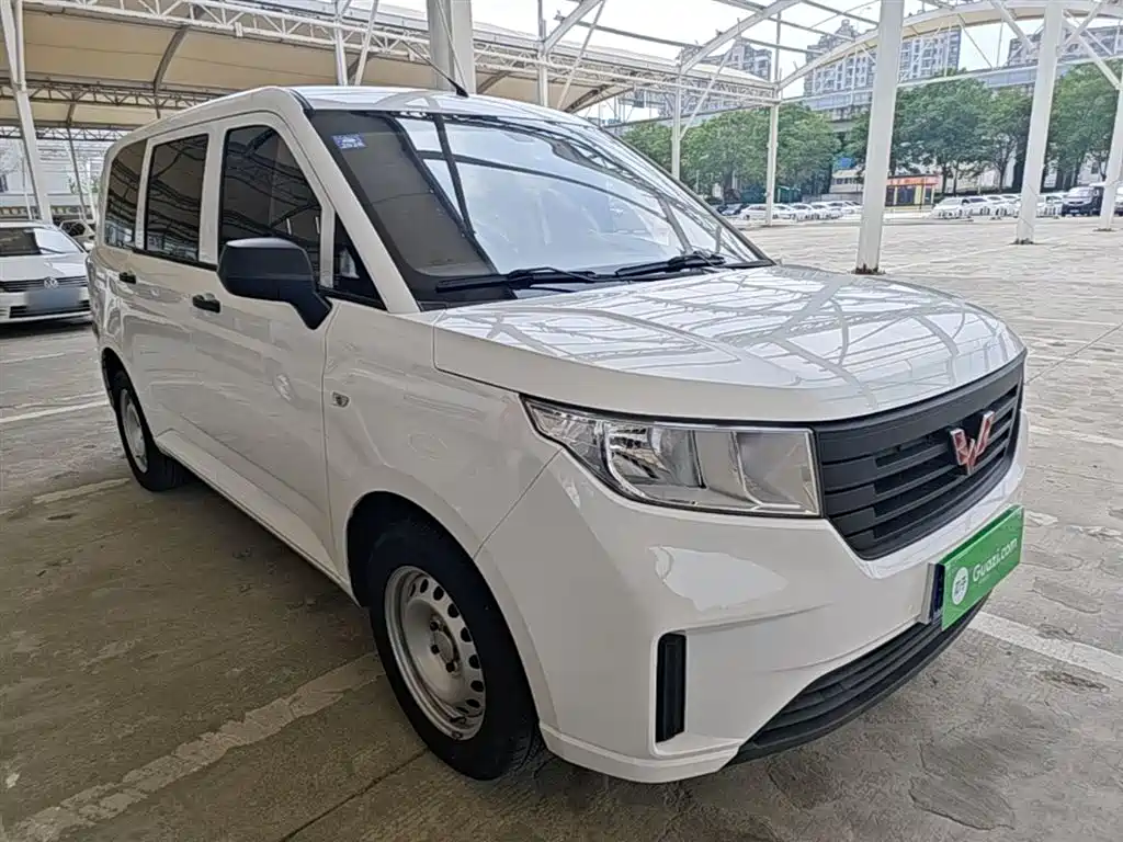 Wuling Hongguang PLUS — фото 4
