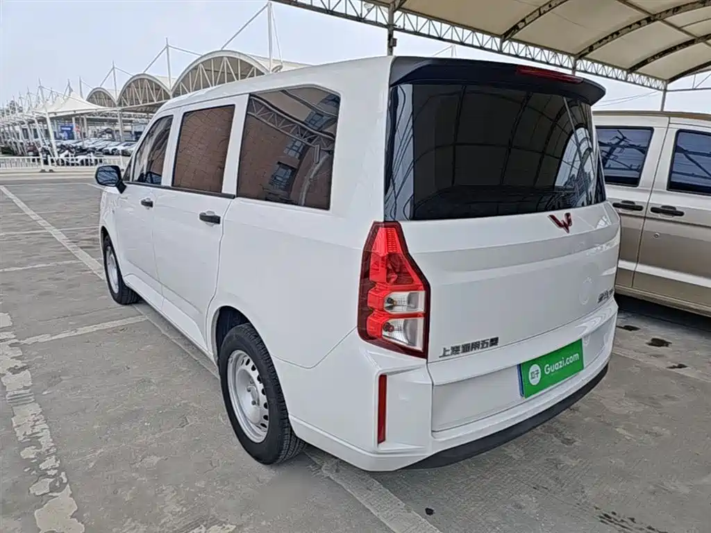 Wuling Hongguang PLUS — фото 5