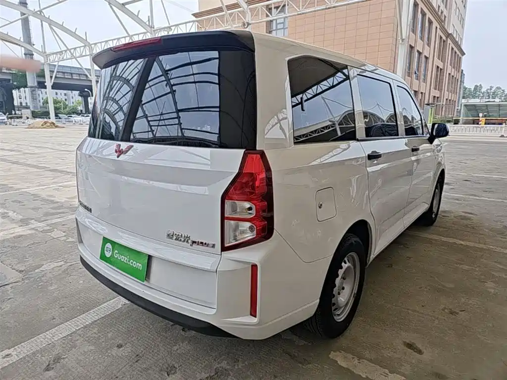 Wuling Hongguang PLUS — фото 7