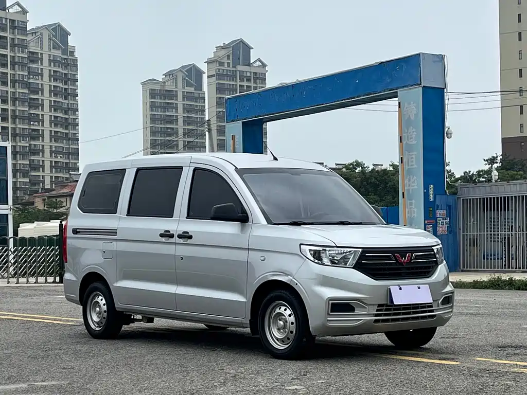 Wuling Hongguang V — фото 3