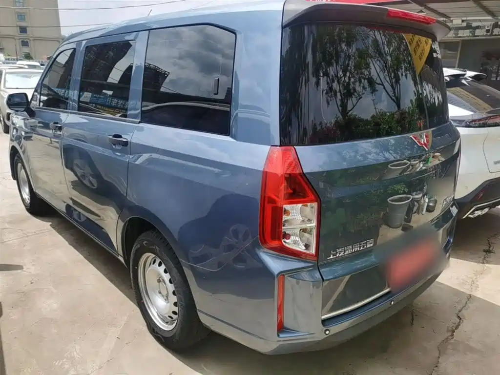 Wuling Hongguang PLUS — фото 5
