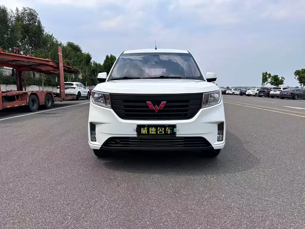 Wuling Hongguang PLUS — фото 2