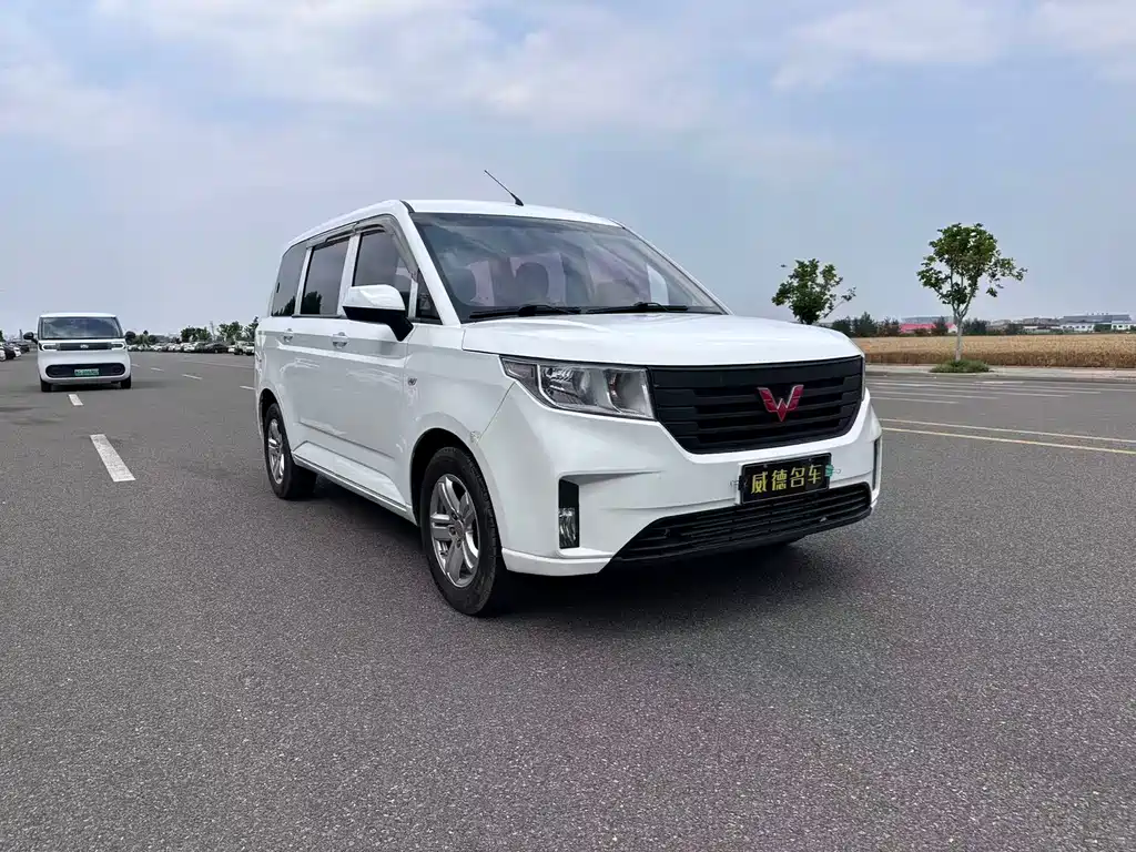 Wuling Hongguang PLUS — фото 3