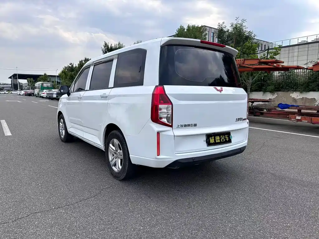 Wuling Hongguang PLUS — фото 5