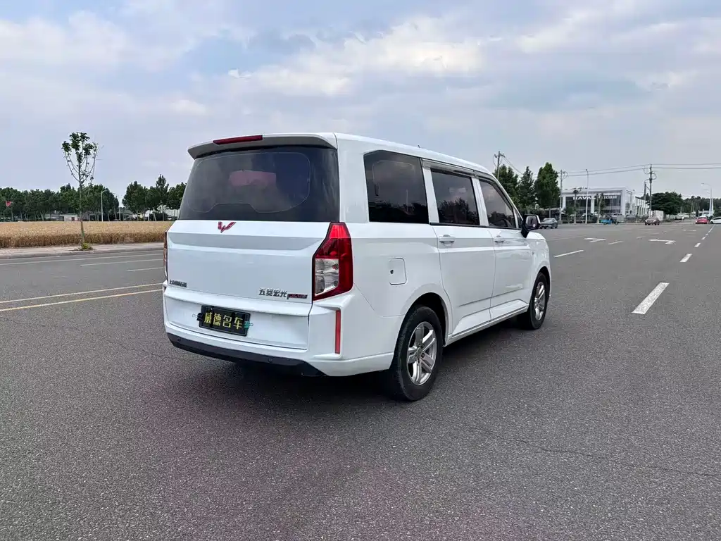 Wuling Hongguang PLUS — фото 6