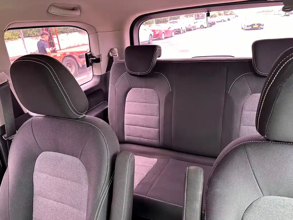 Wuling Hongguang PLUS — фото 10