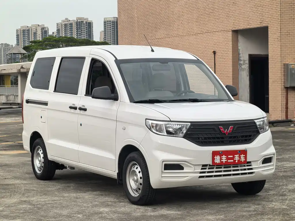 Wuling Hongguang V — фото 3