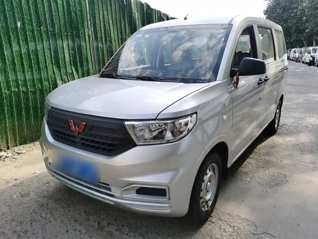 Wuling Hongguang V — фото 2