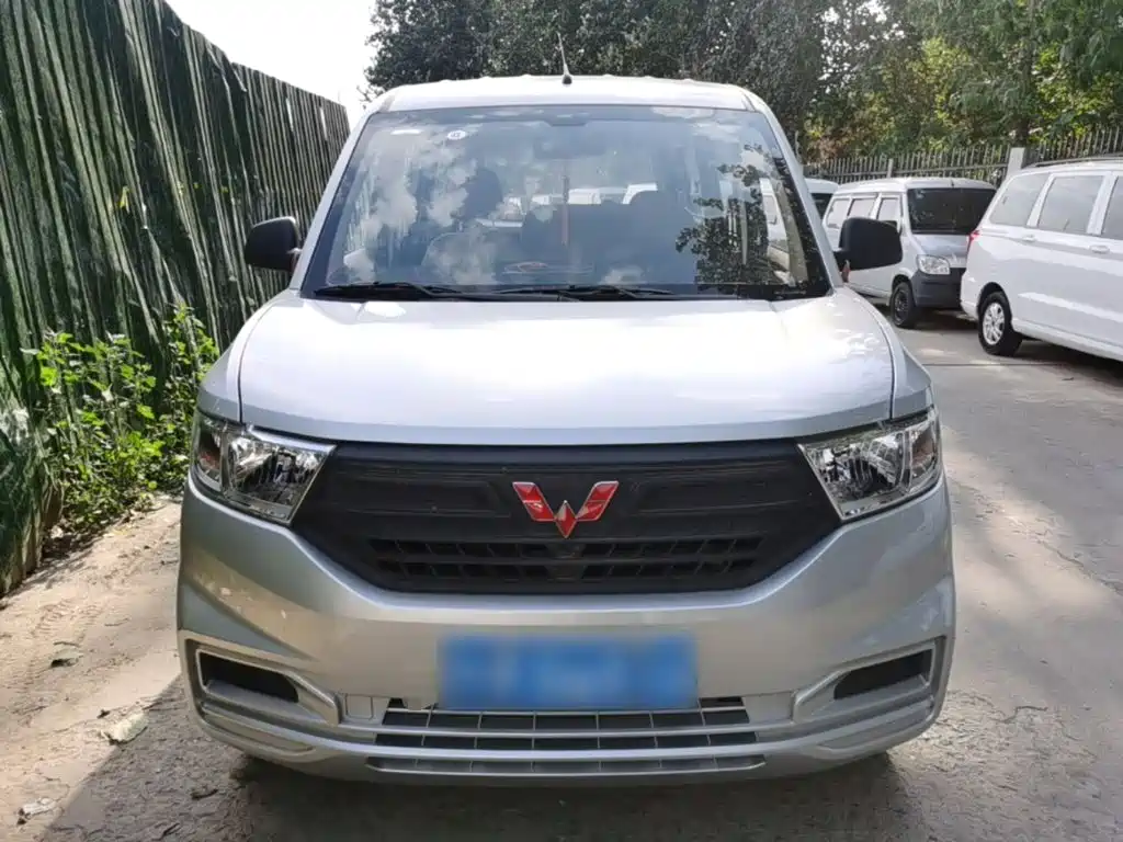 Wuling Hongguang V — фото 3