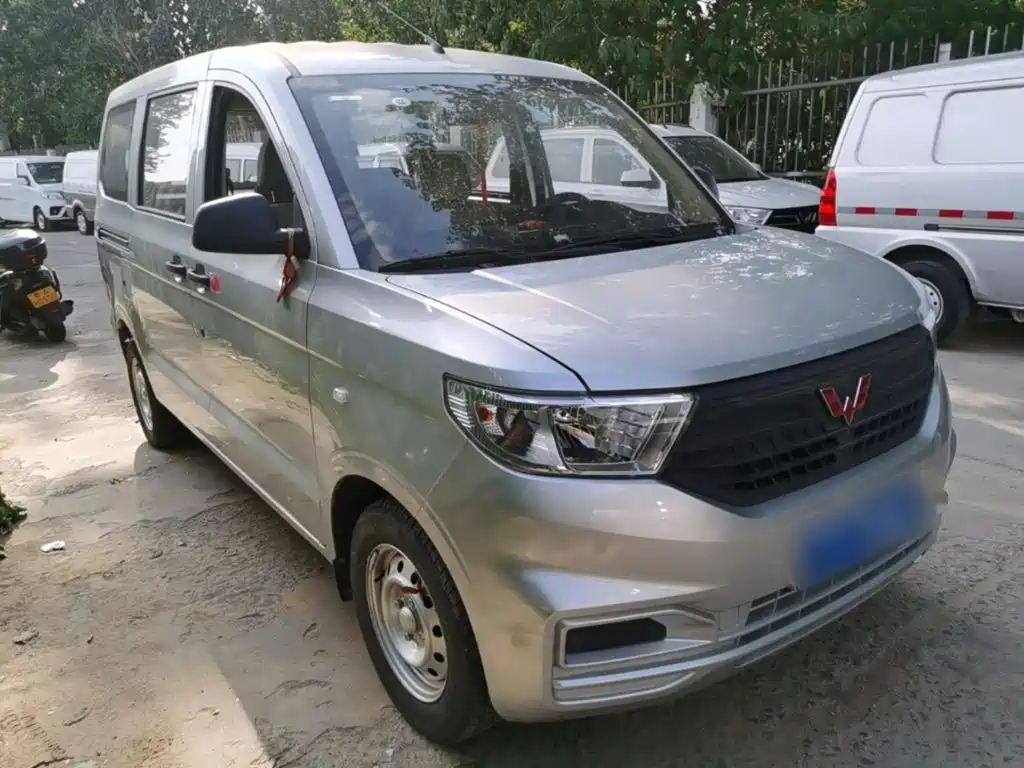 Wuling Hongguang V — фото 4