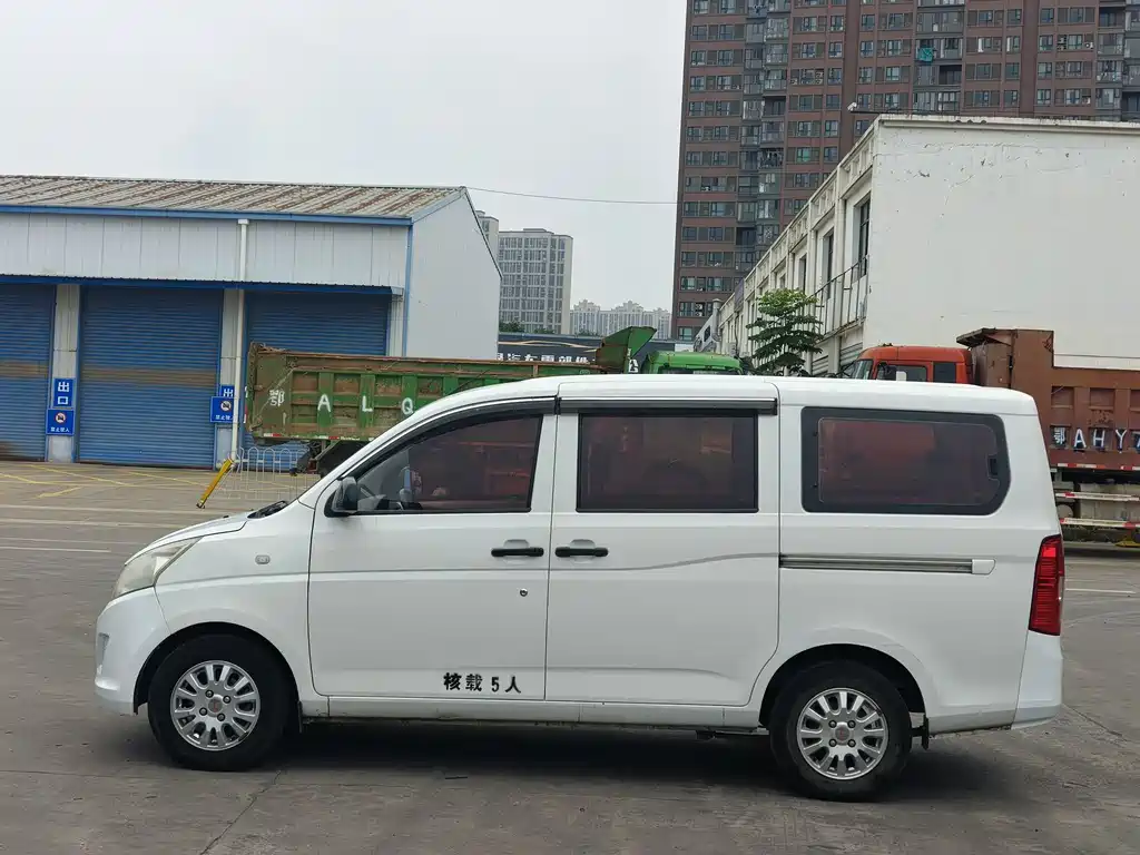 Wuling Rongguang V — фото 4