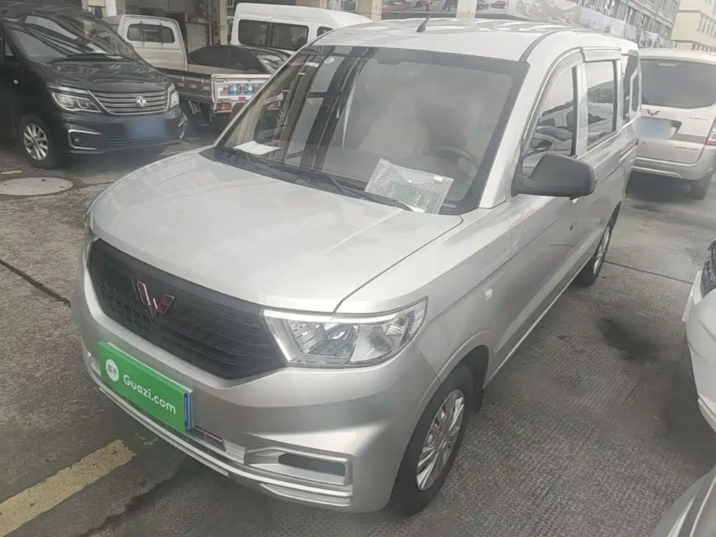 Wuling Hongguang V — фото 2