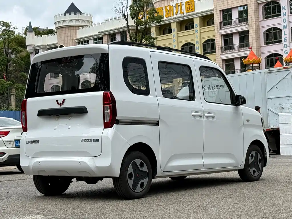 Wuling Zhiguang EV — фото 4
