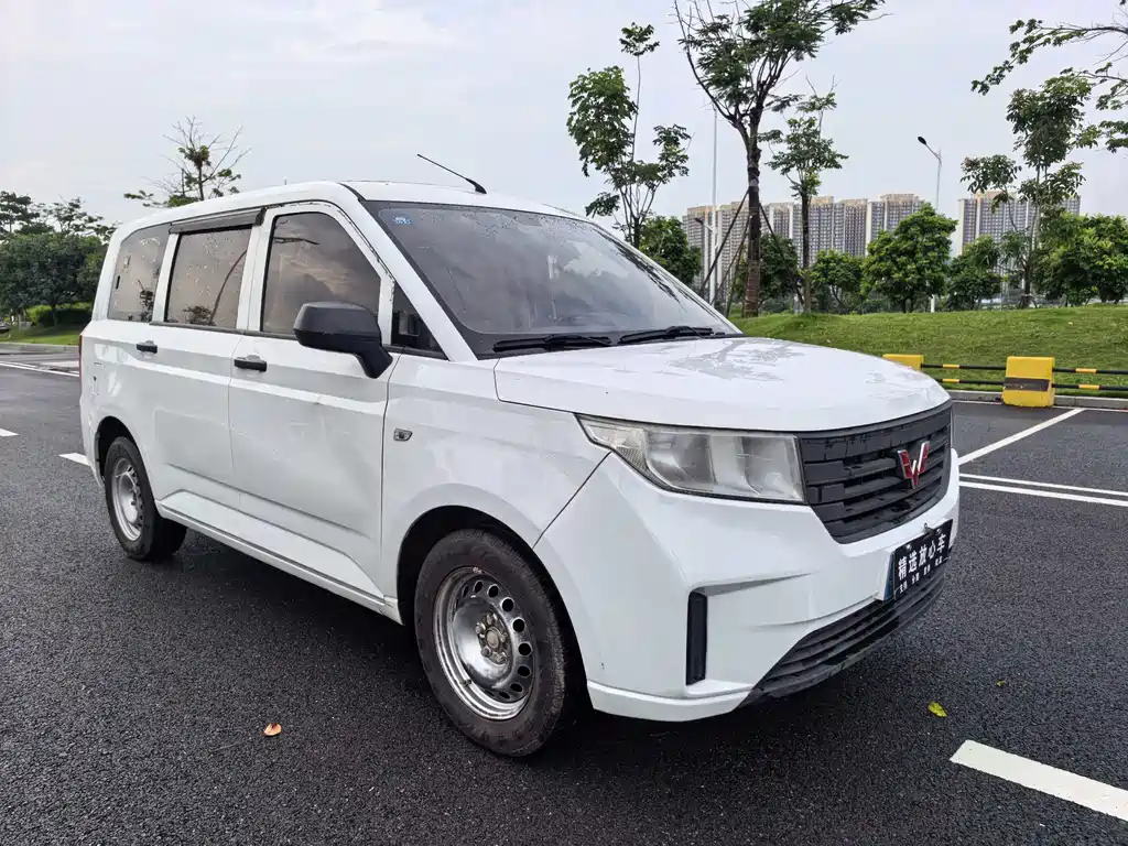 Wuling Hongguang PLUS — фото 2