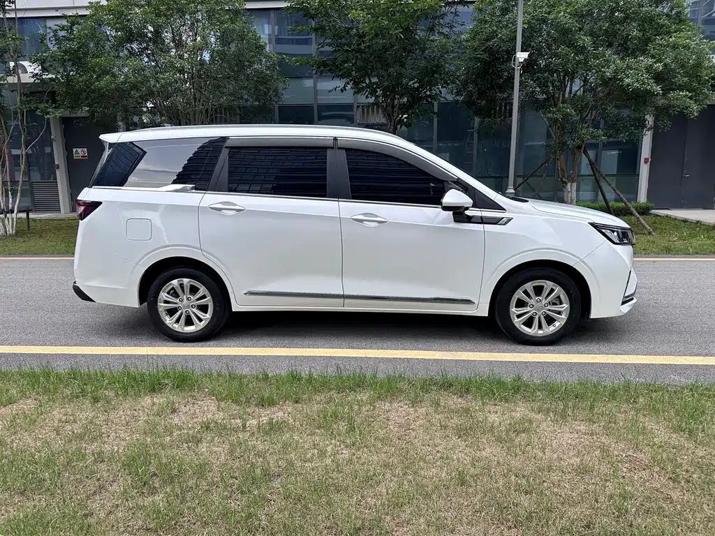 Wuling Jiachen — фото 4