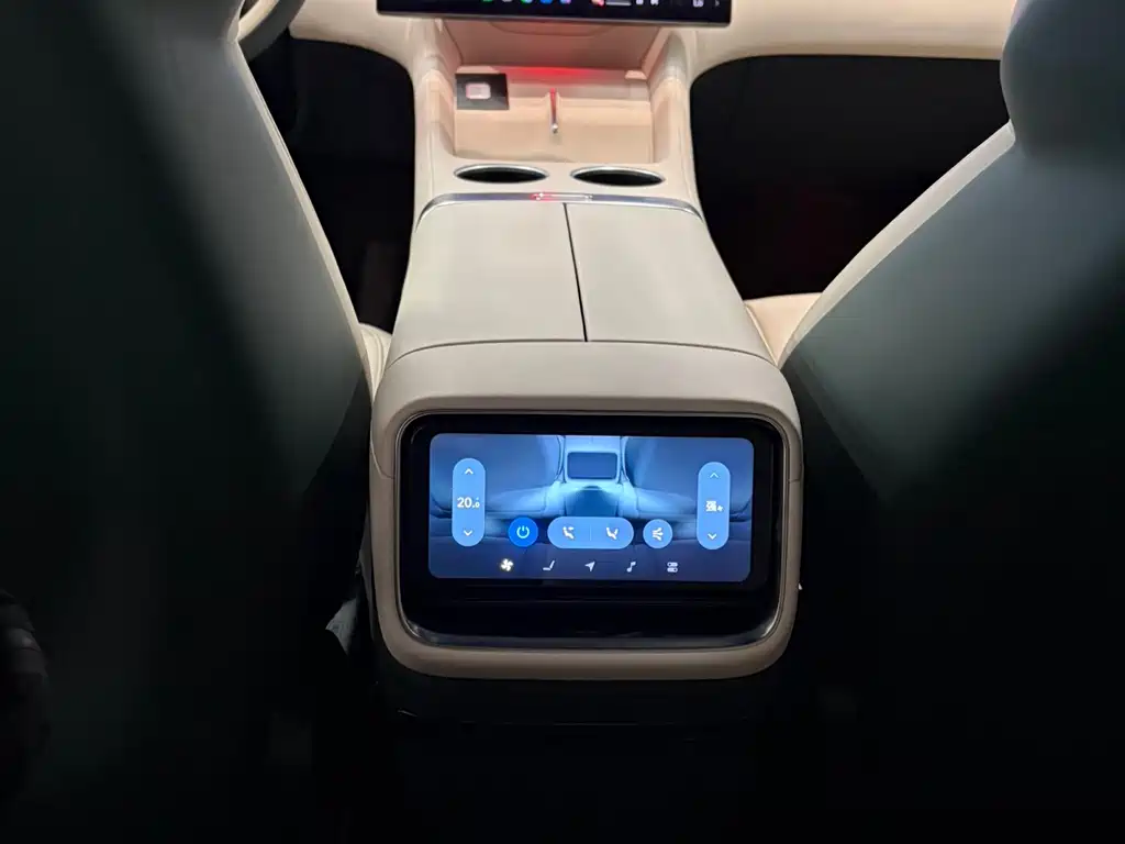 Xiaomi YU7 — фото 11