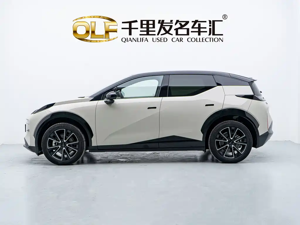 Zeekr X — фото 8
