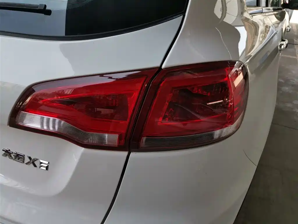 Zotye X5 — фото 8