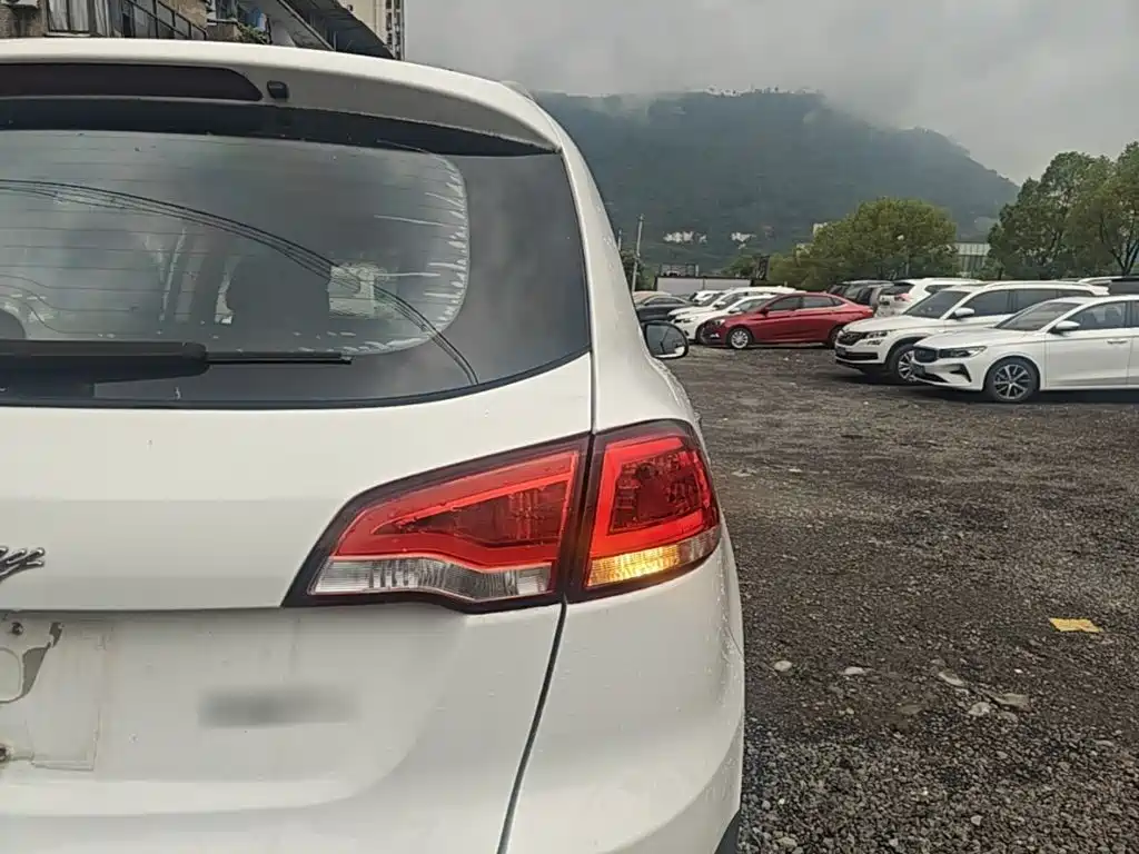 Zotye X5 — фото 8
