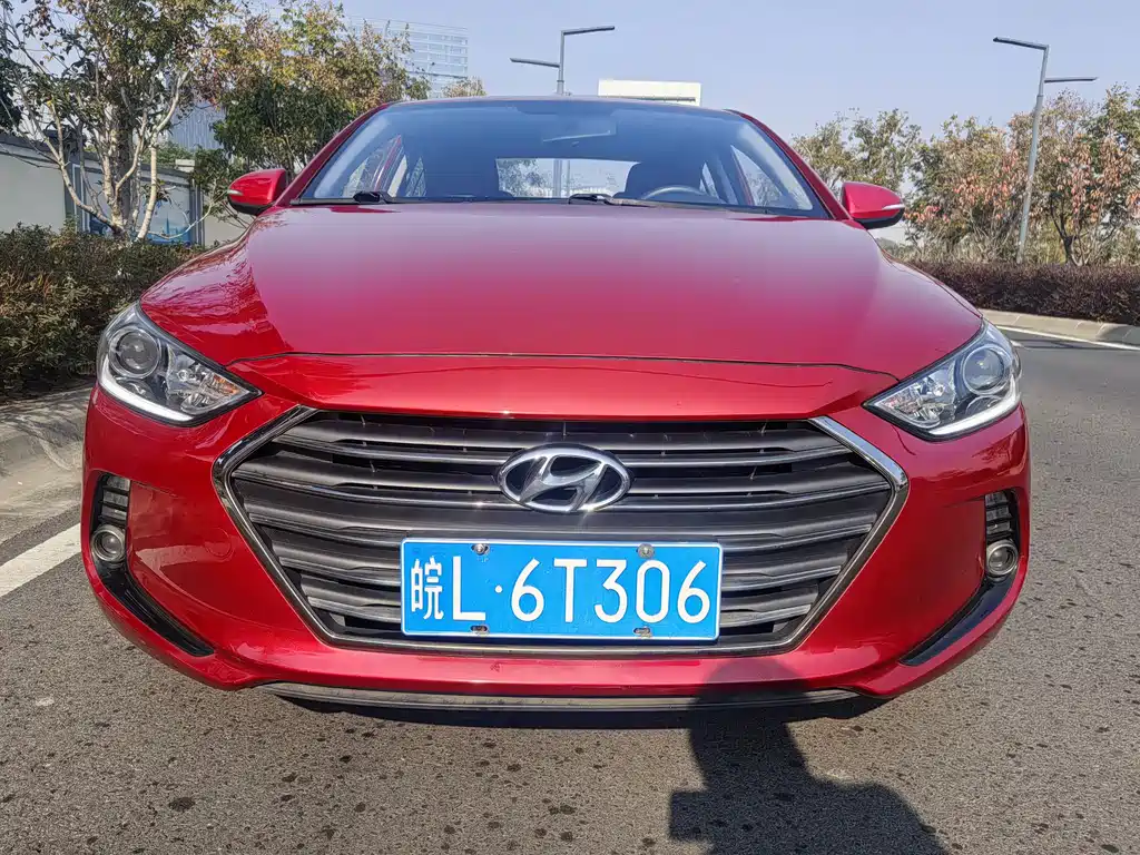 Hyundai Elantra — фото 2