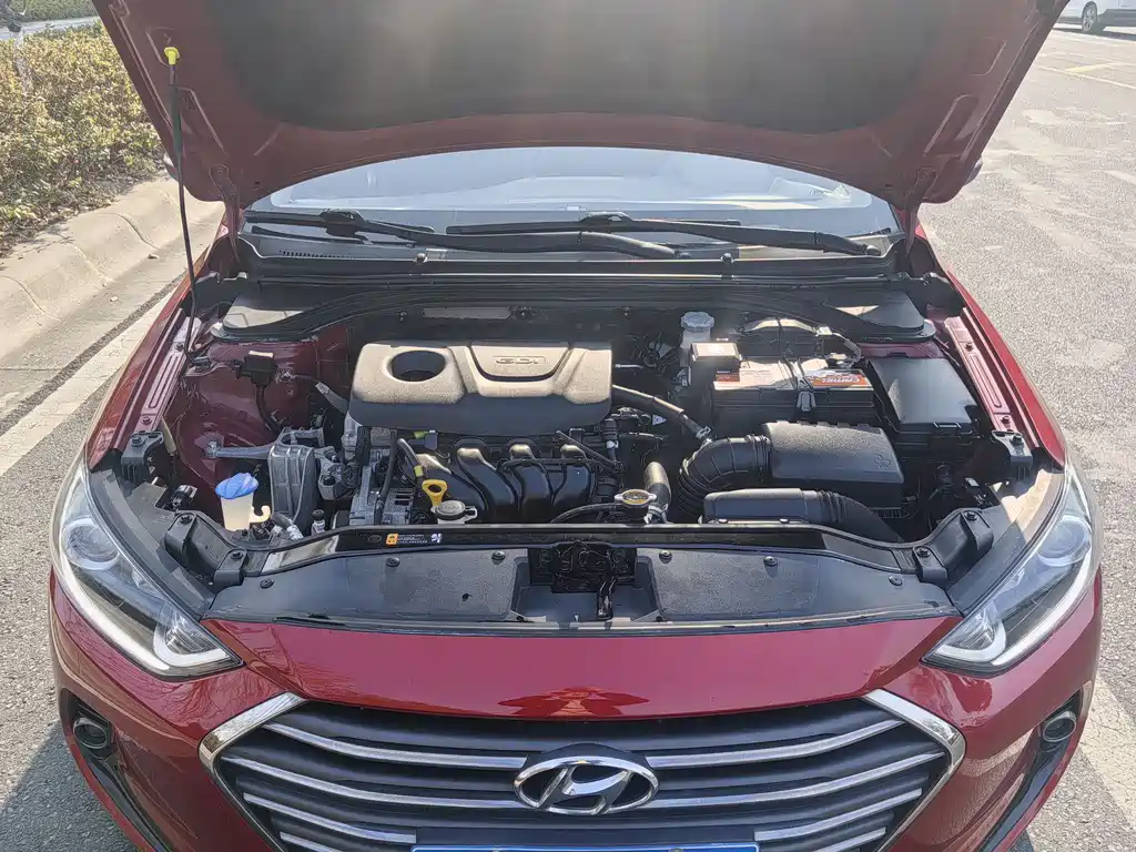 Hyundai Elantra — фото 15