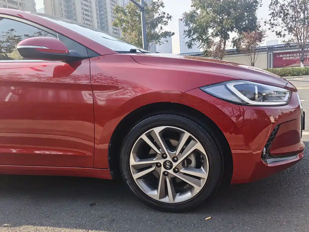 Hyundai Elantra — фото 16
