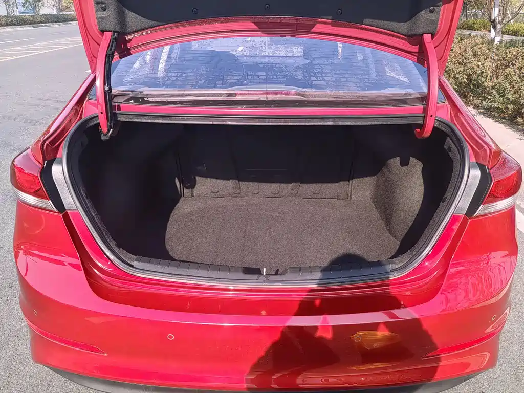 Hyundai Elantra — фото 17