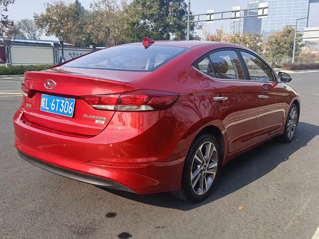 Hyundai Elantra — фото 18