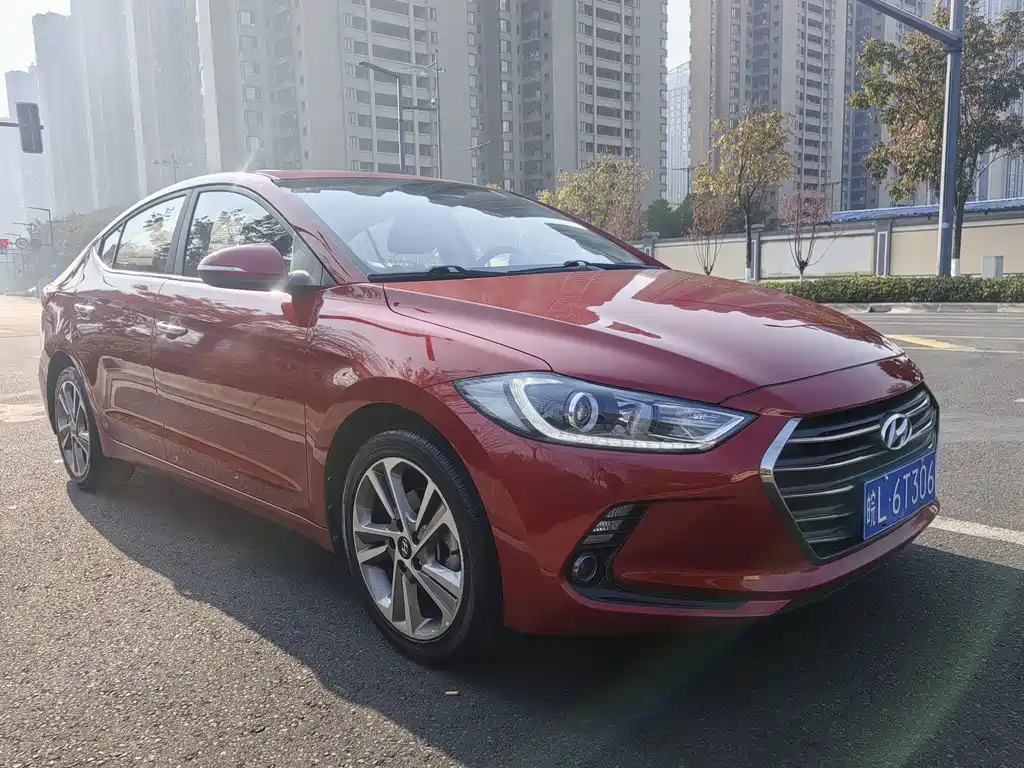 Hyundai Elantra — фото 3