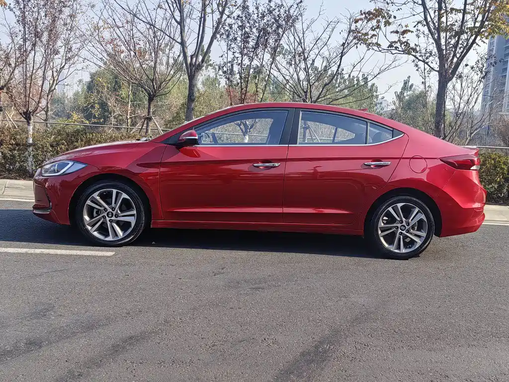 Hyundai Elantra — фото 4