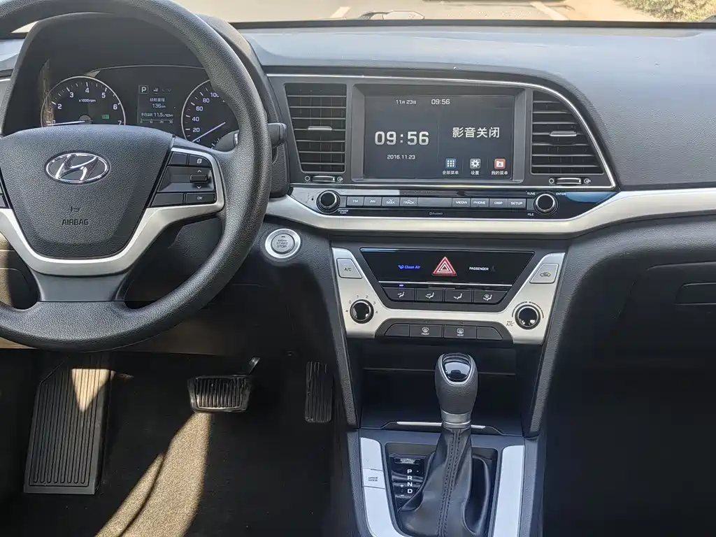 Hyundai Elantra — фото 9