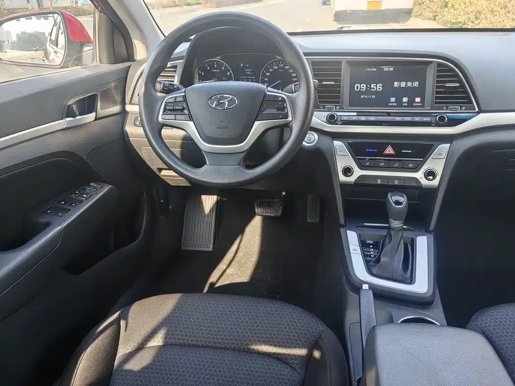 Hyundai Elantra — фото 10