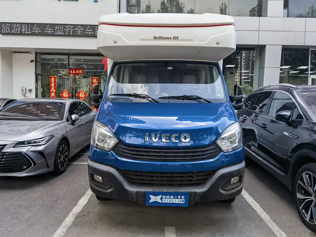 IVECO Ousheng — фото 2