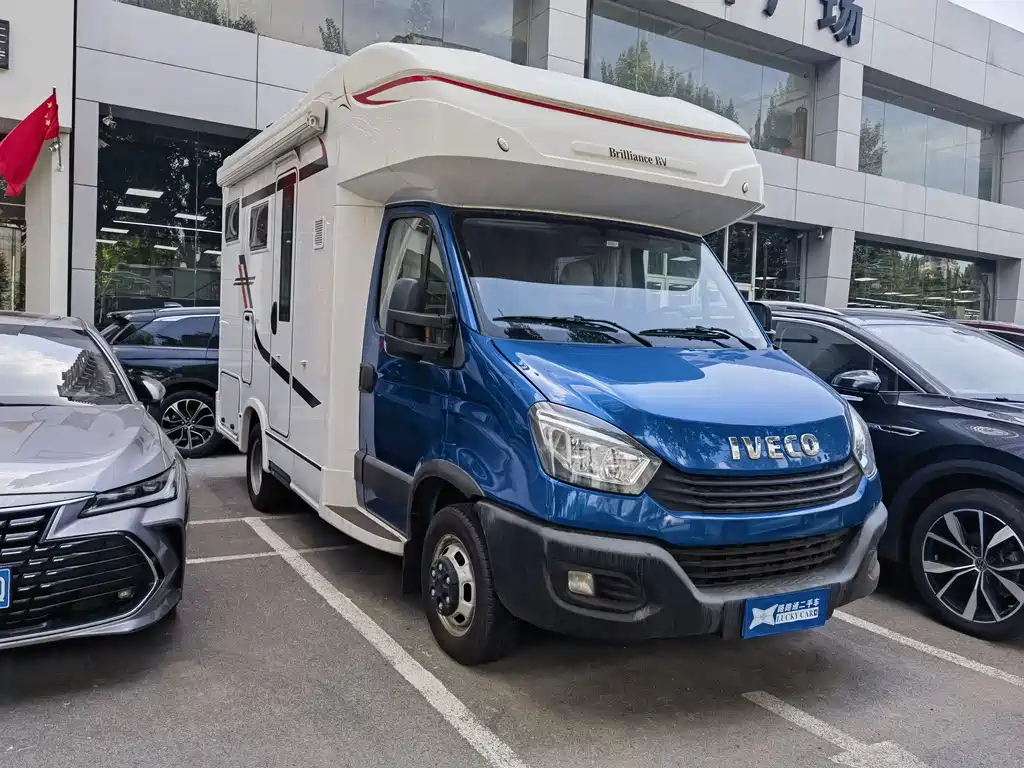 IVECO Ousheng — фото 3