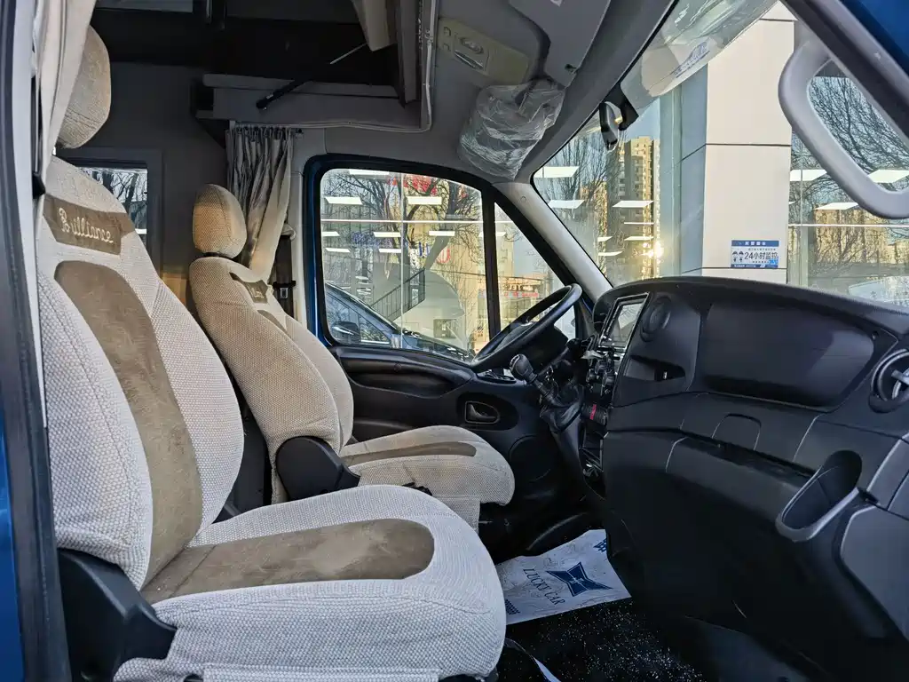 IVECO Ousheng — фото 6