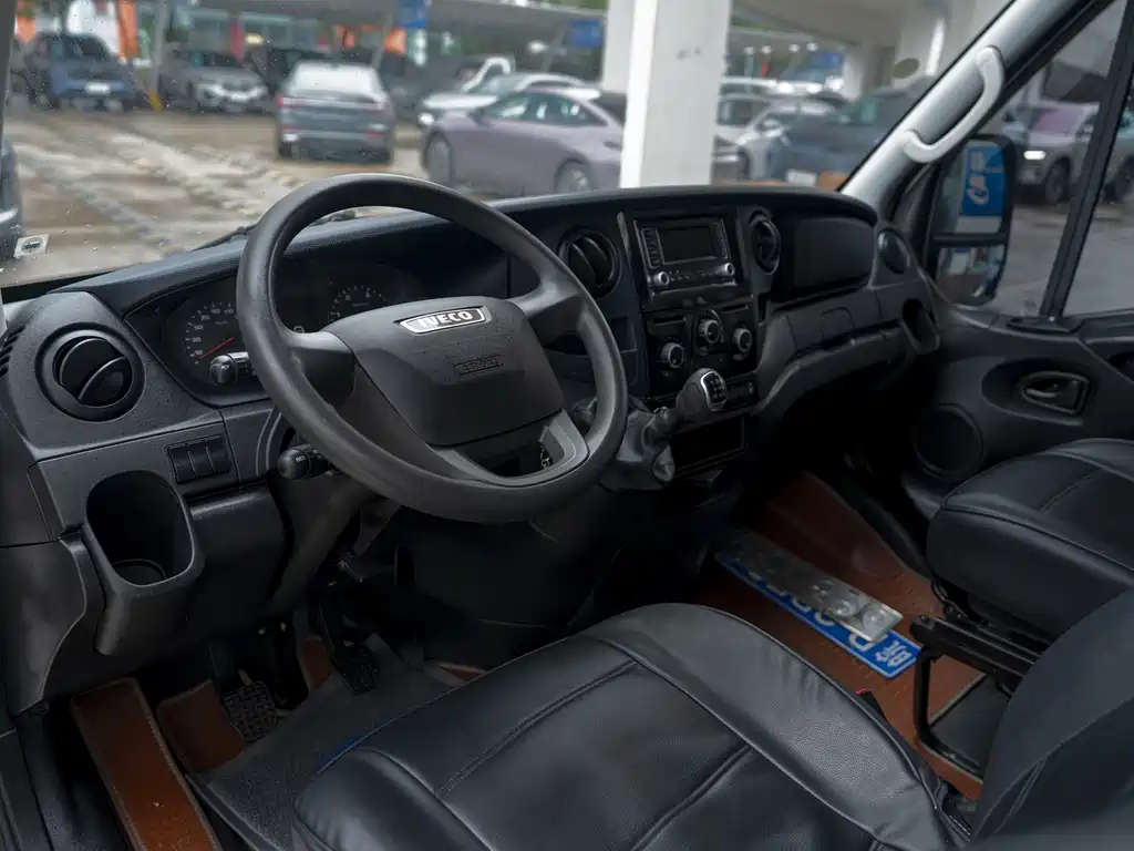 IVECO Ousheng — фото 10