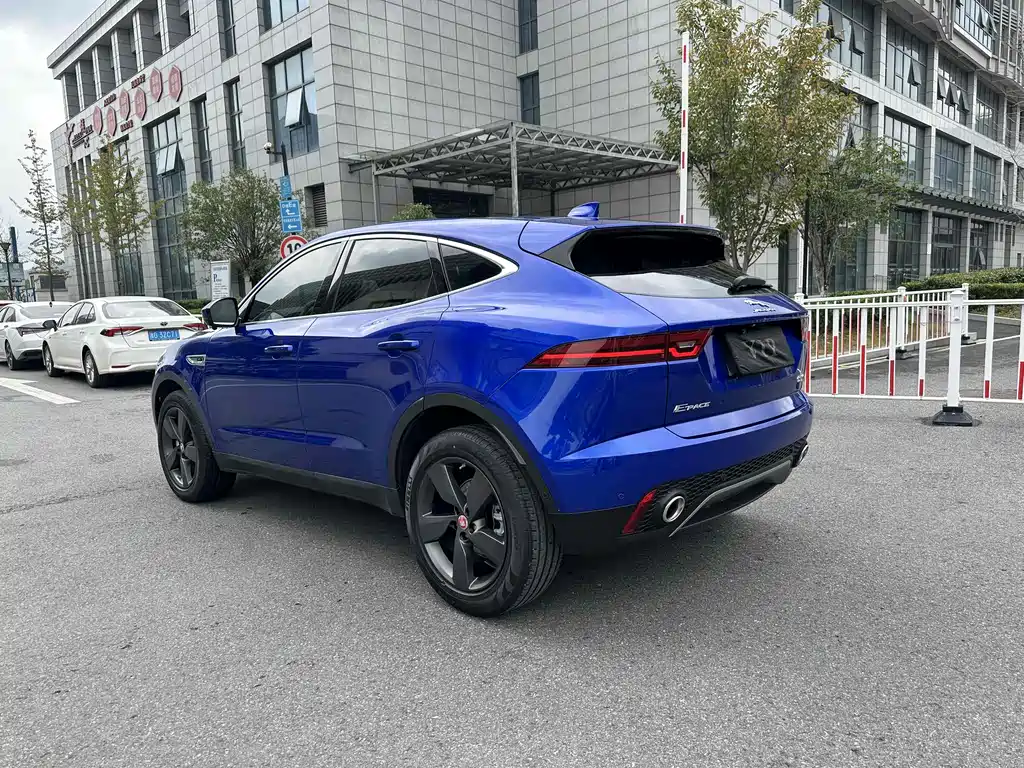Jaguar E-PACE — фото 4