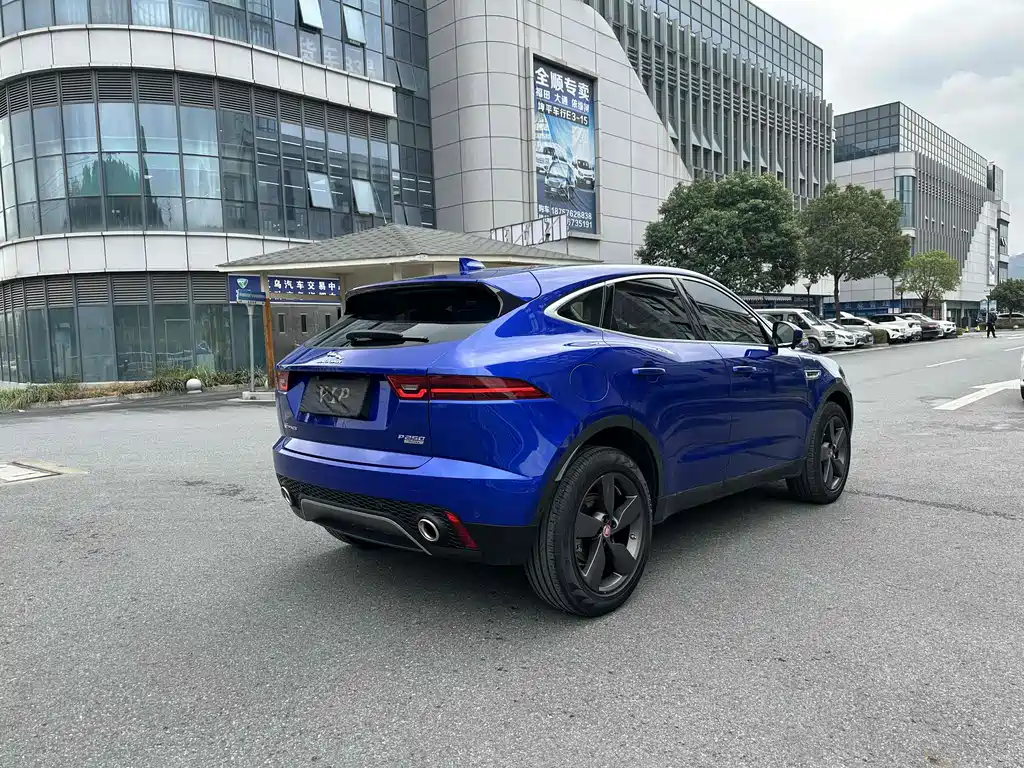 Jaguar E-PACE — фото 6