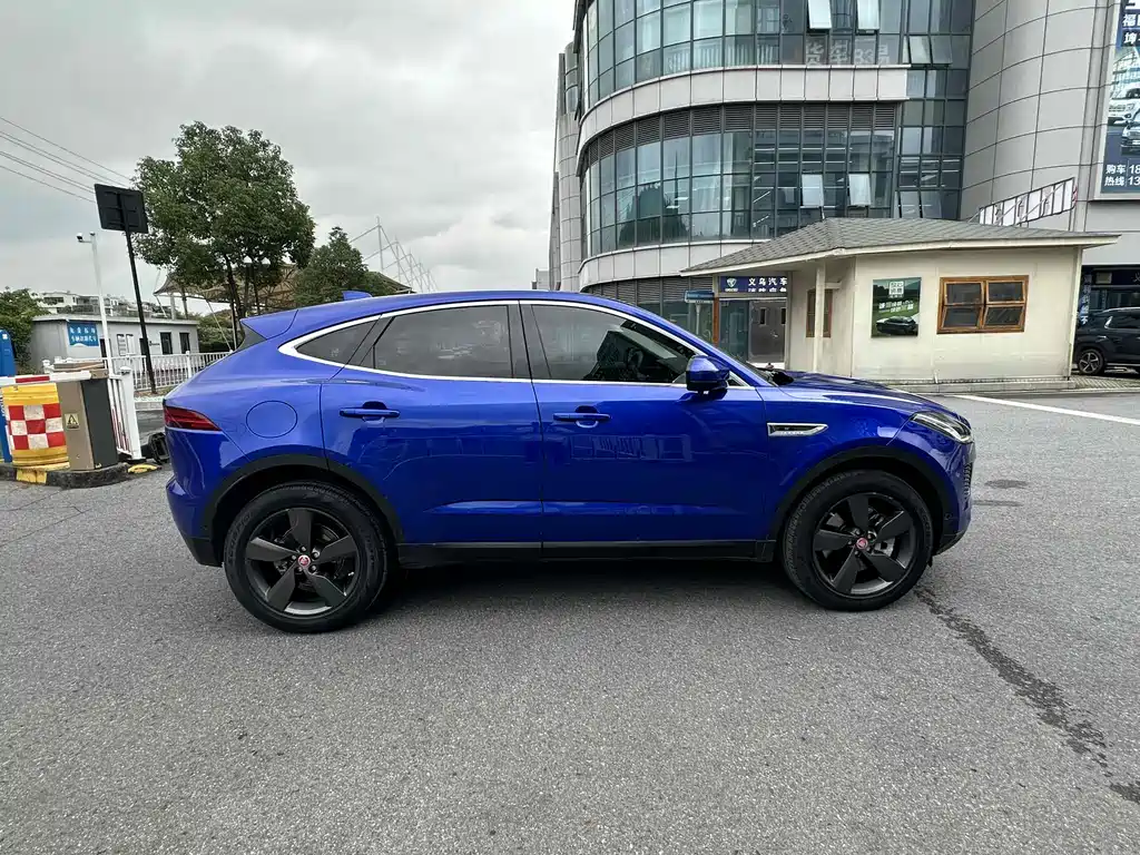 Jaguar E-PACE — фото 7