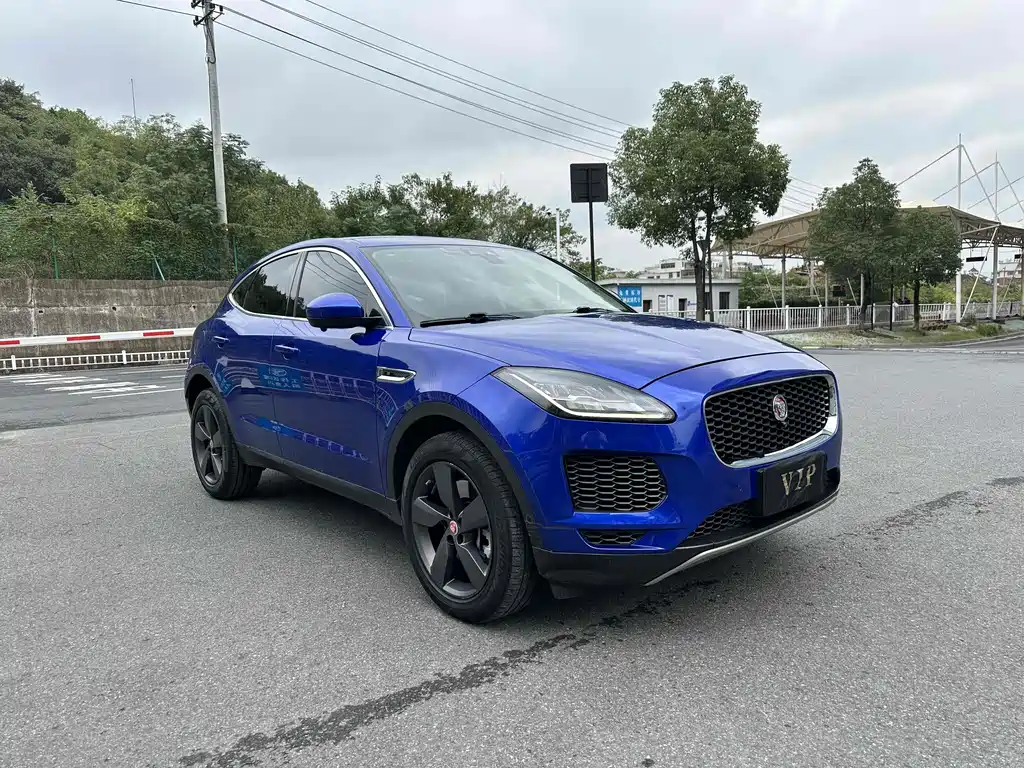 Jaguar E-PACE — фото 8